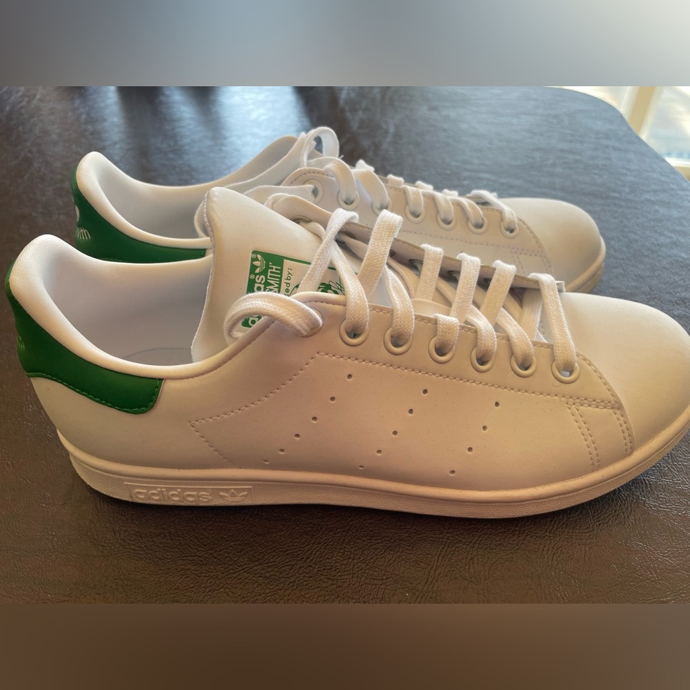 Women’s Stan Smith ADIDAS sneakers size 8.5 Brand New - never worn!